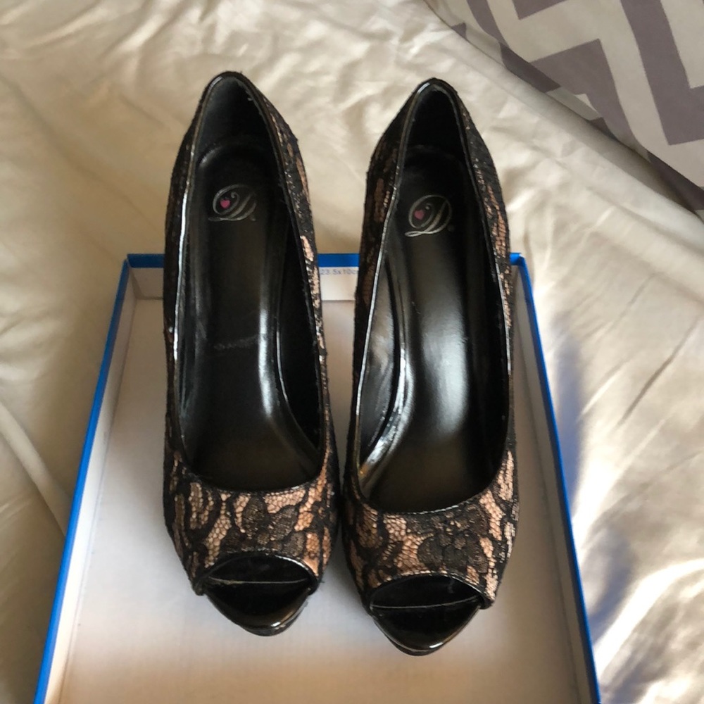 SOLD - Size 9 peep toe black lace pumps